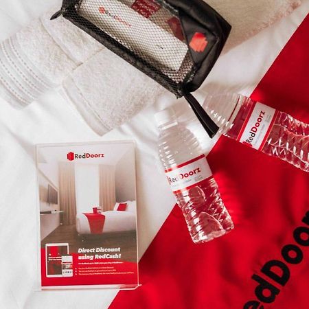 Reddoorz Plus Near Jakarta Kota Station Екстер'єр фото