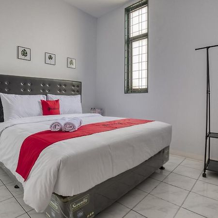 Reddoorz Plus Near Jakarta Kota Station Екстер'єр фото