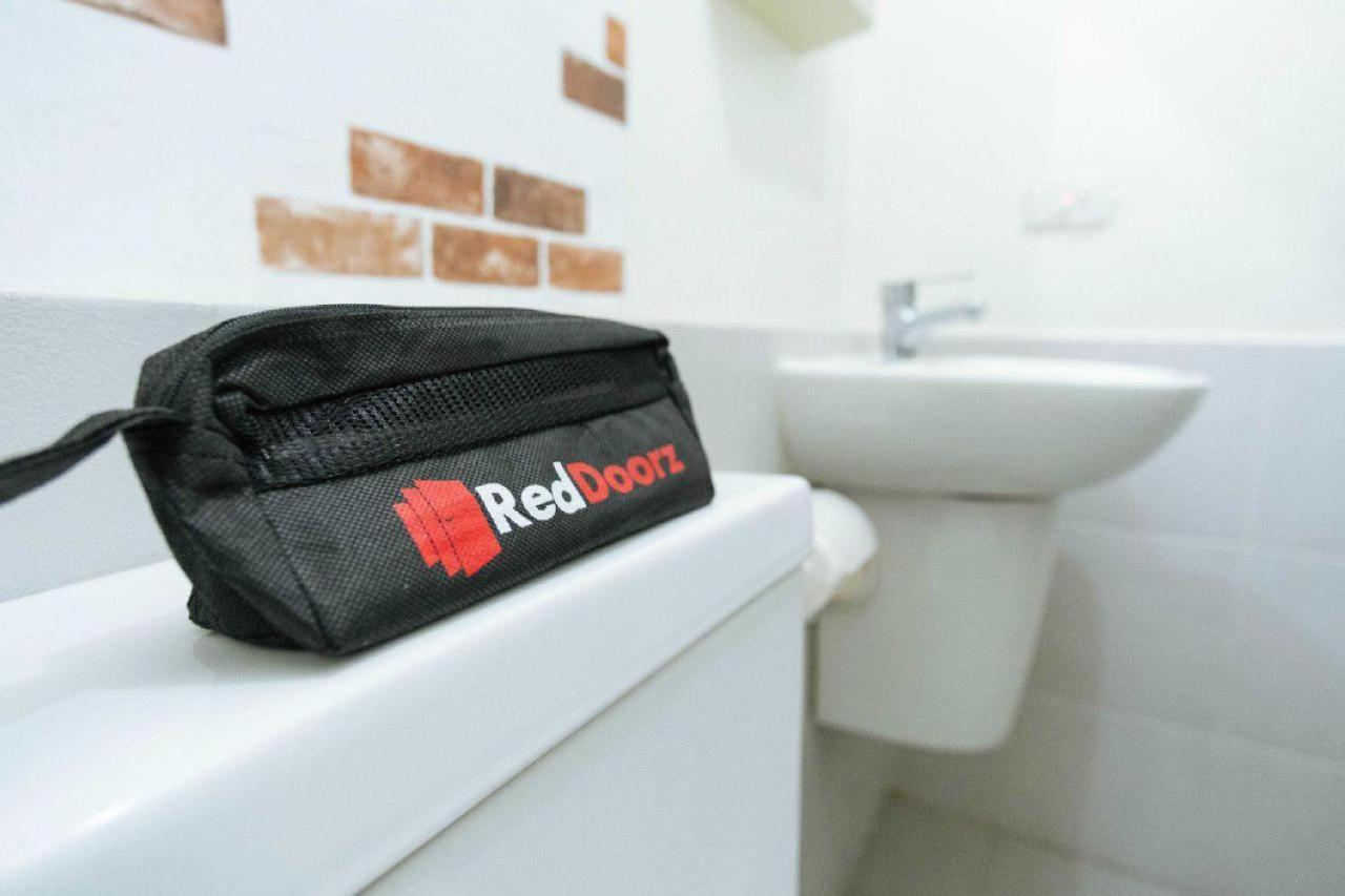 Reddoorz Plus Near Jakarta Kota Station Екстер'єр фото