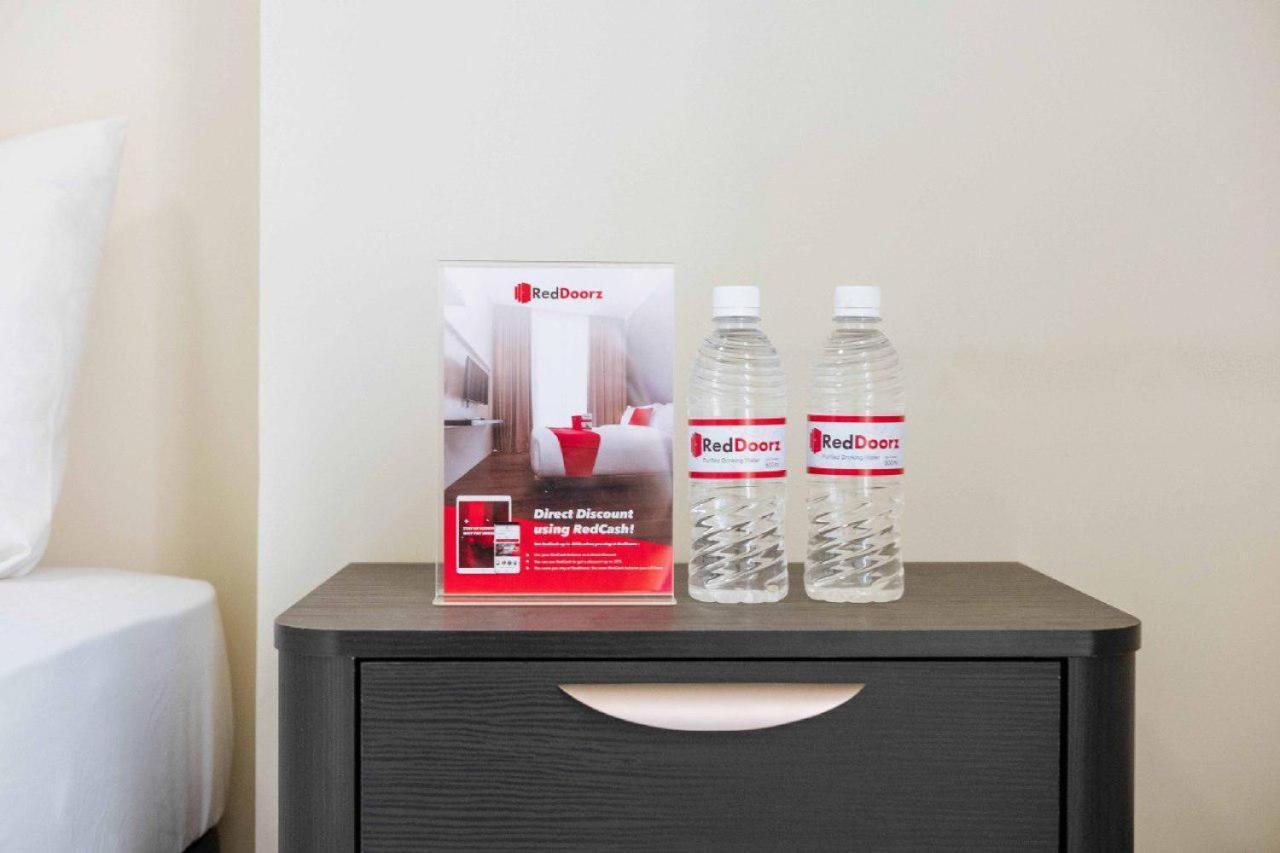 Reddoorz Plus Near Jakarta Kota Station Екстер'єр фото