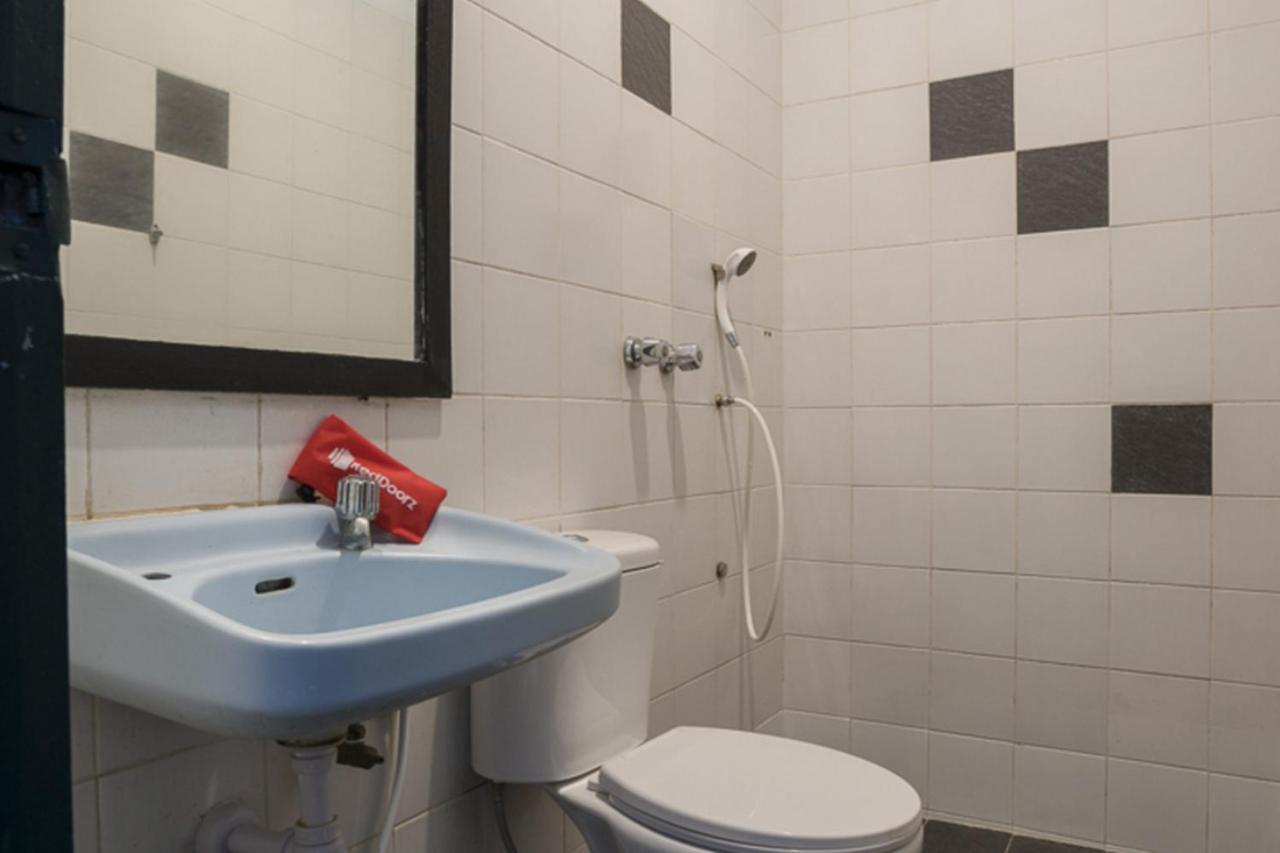 Reddoorz Plus Near Jakarta Kota Station Екстер'єр фото