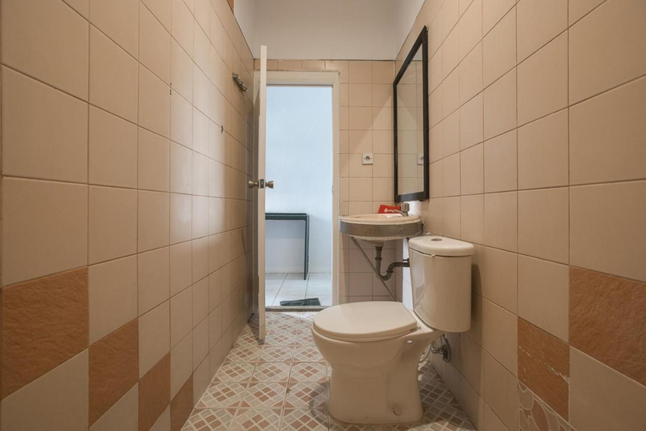 Reddoorz Plus Near Jakarta Kota Station Екстер'єр фото