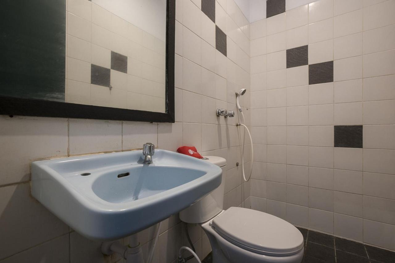 Reddoorz Plus Near Jakarta Kota Station Екстер'єр фото