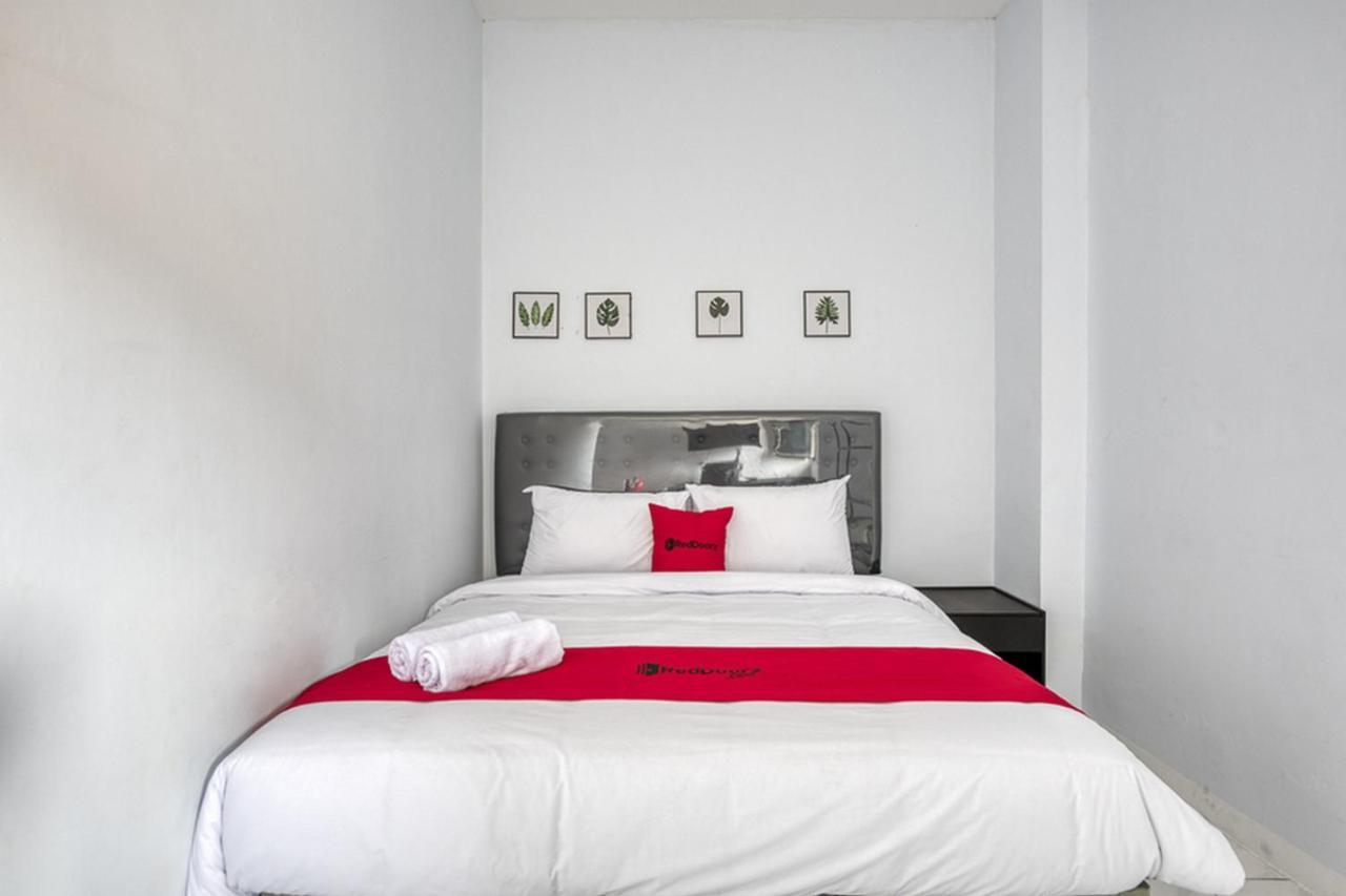 Reddoorz Plus Near Jakarta Kota Station Екстер'єр фото
