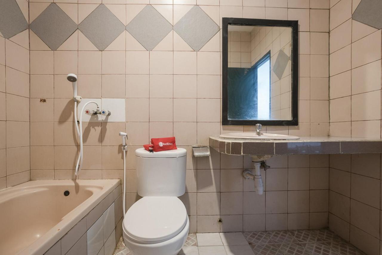 Reddoorz Plus Near Jakarta Kota Station Екстер'єр фото