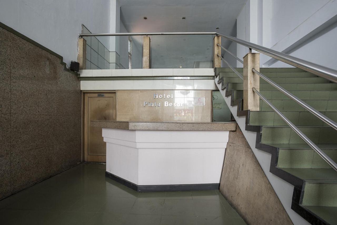Reddoorz Plus Near Jakarta Kota Station Екстер'єр фото