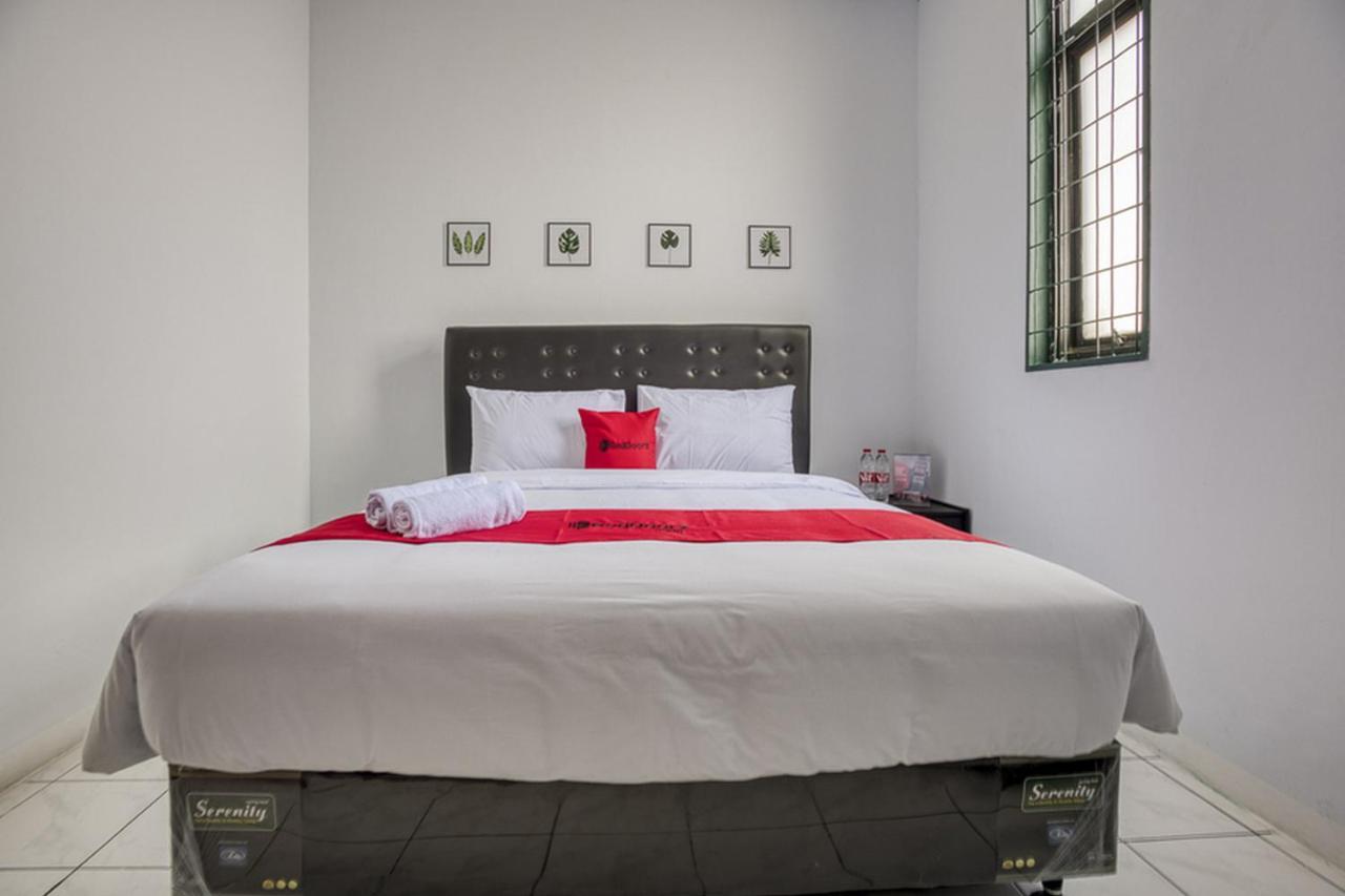 Reddoorz Plus Near Jakarta Kota Station Екстер'єр фото