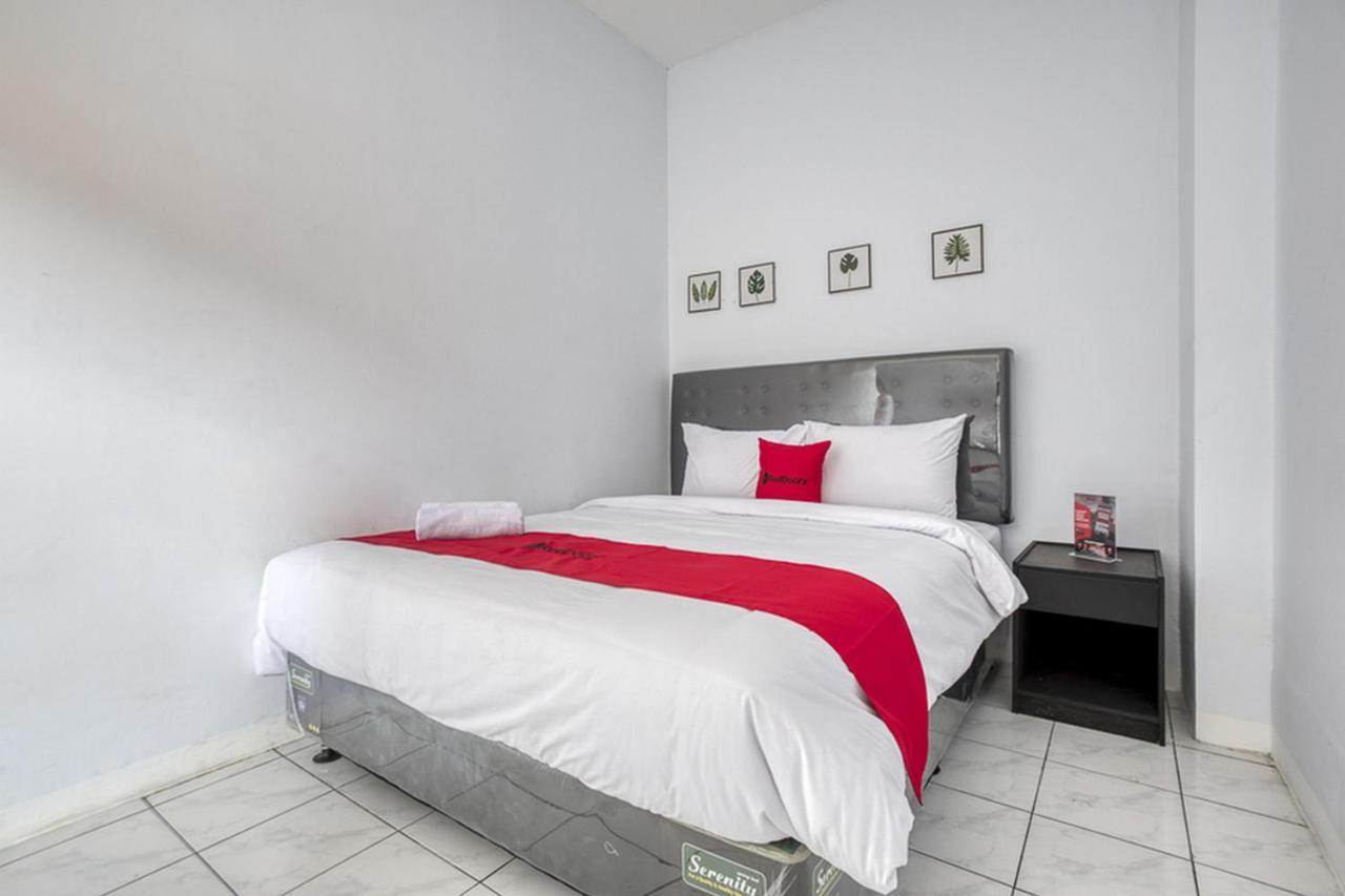 Reddoorz Plus Near Jakarta Kota Station Екстер'єр фото