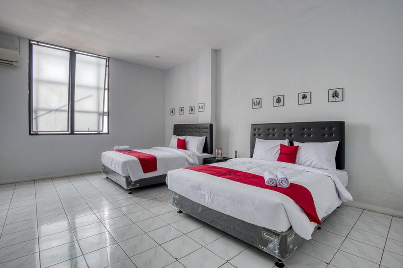Reddoorz Plus Near Jakarta Kota Station Екстер'єр фото